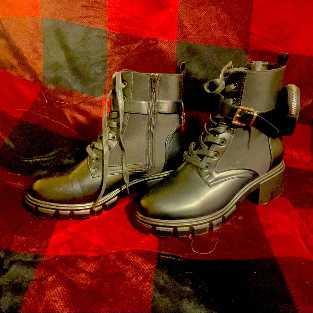 Black Shoedazzie boats size 9.5 US/ 7.5 UK/ EU 40.5